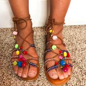 Pom Pom sandals!